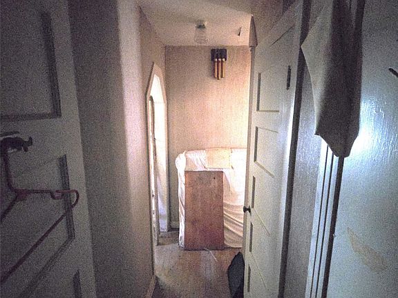 5th image of 806 S Brazos St