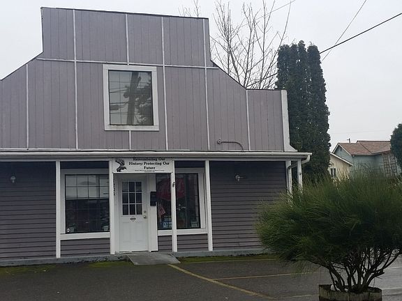 3rd image of 1204 Park Ave