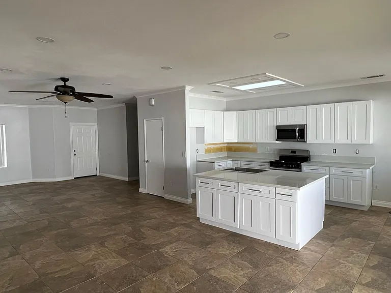 1738 Shane Ln — Photo 11
