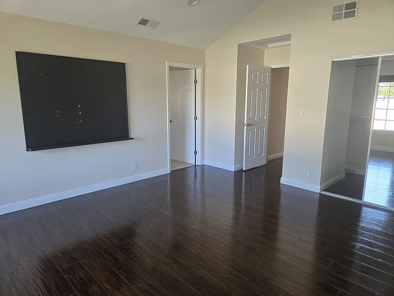 37036 Saint Edwards St — Photo 8