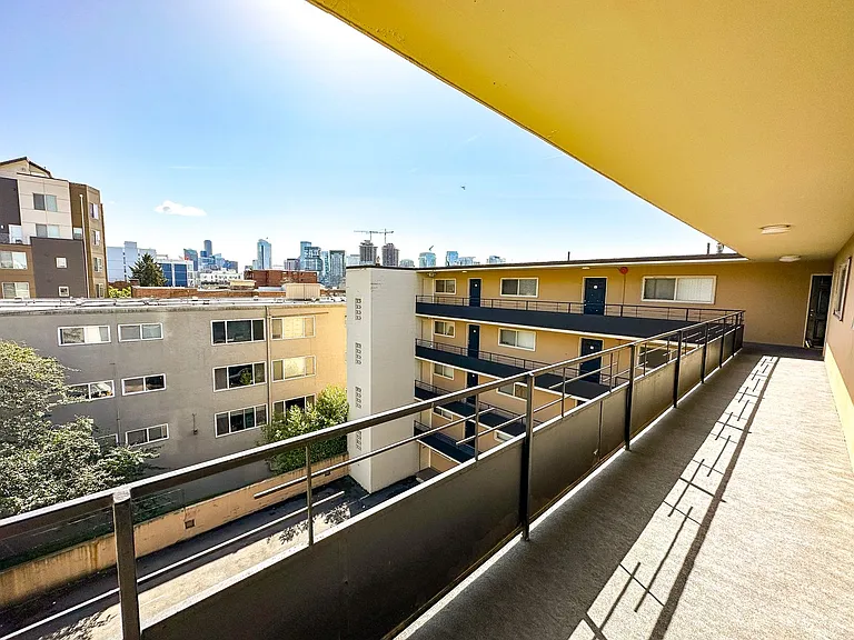 Mercer Vista Apartments — Photo 30