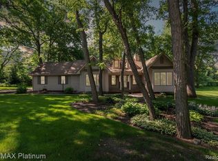 4624 Oak Tree Ct, Brighton, MI 48116