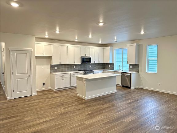 5th image of 13609 186th Street Ct E #48
