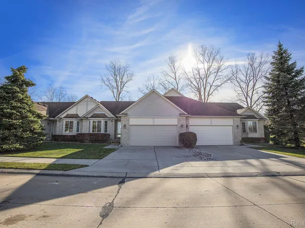 50734 Raintree Ct, Chesterfield, MI 48047