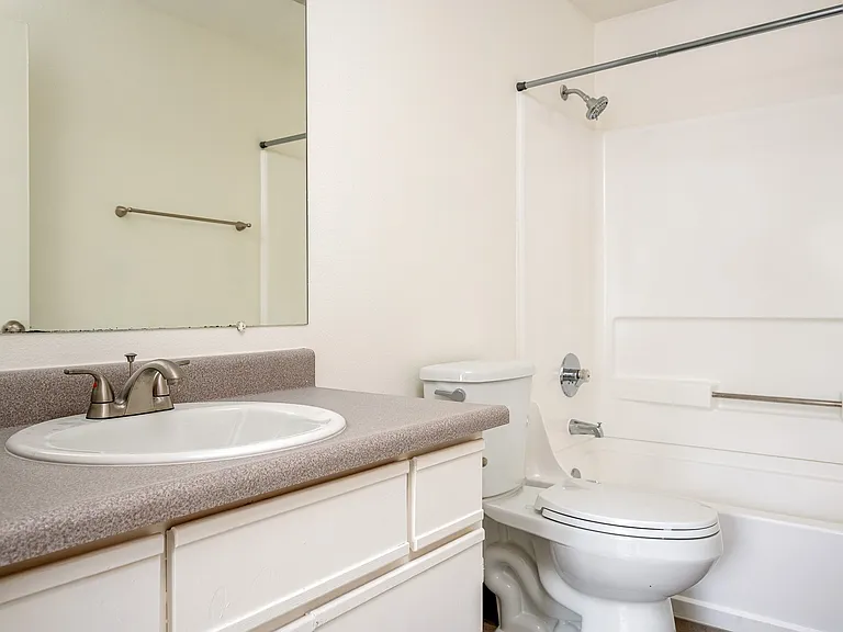 Glen Ridge Apartments — Photo 43