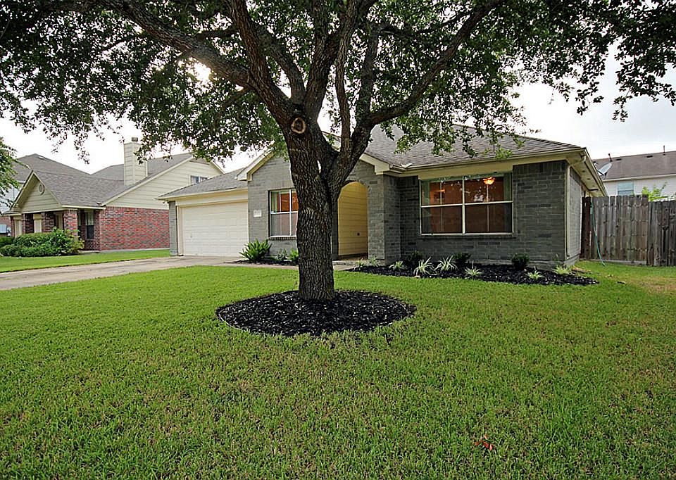 1st image of 1822 Grove Court Dr