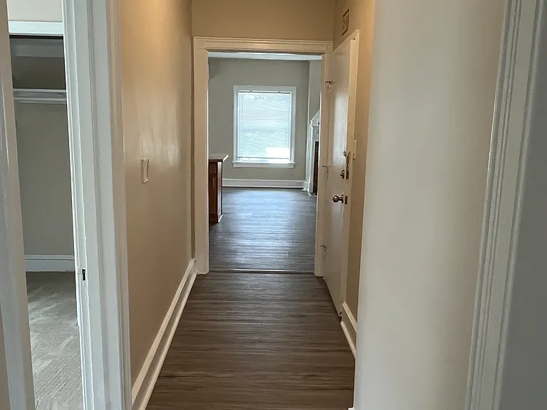 1117 N Franklin St — Photo 9