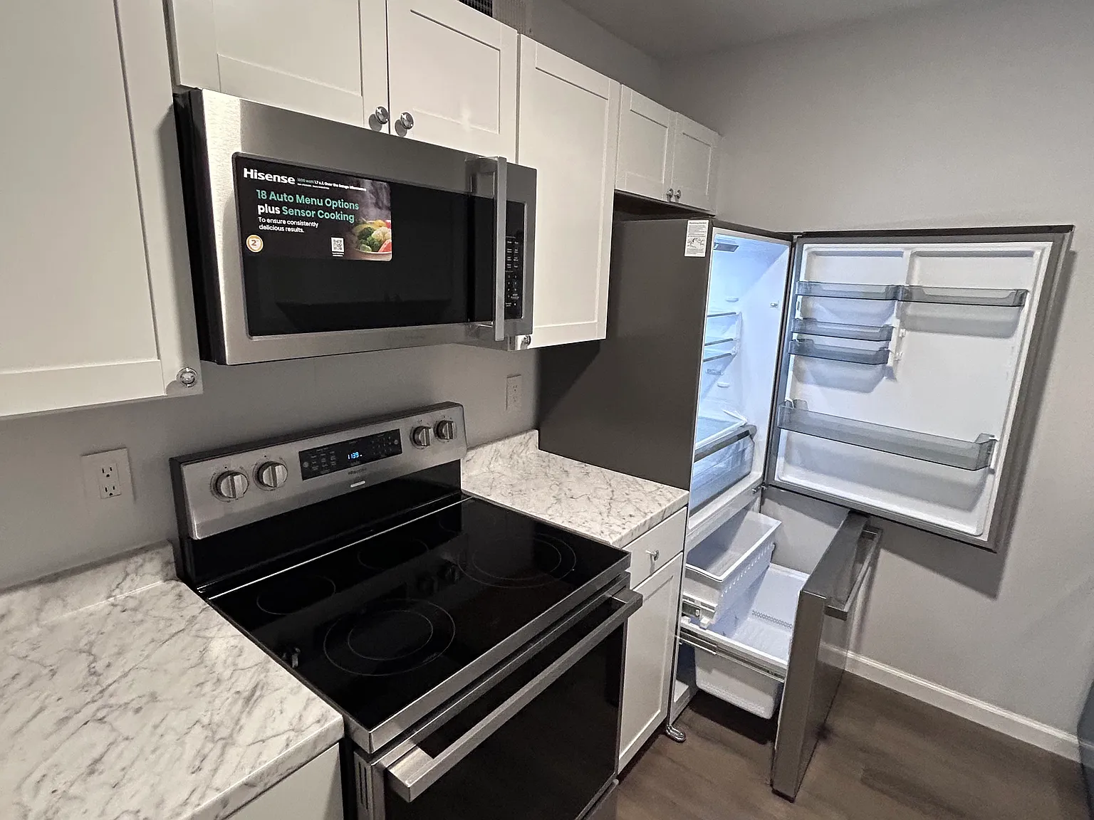 2 bed, 1.5 bath, 900 sqft, $1,300 — Photo 2