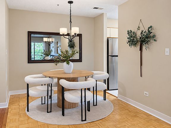 3rd image of 720 Weidner Rd APT 300