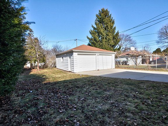 2nd image of 1230 East Howard AVENUE #1232