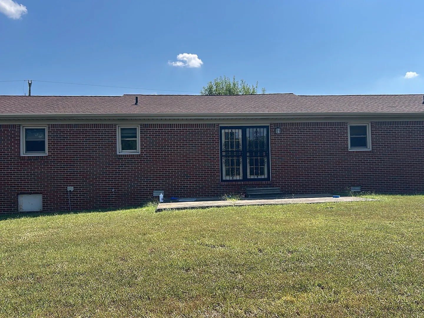3 bed, 1324 sqft, $1,300 — Photo 2