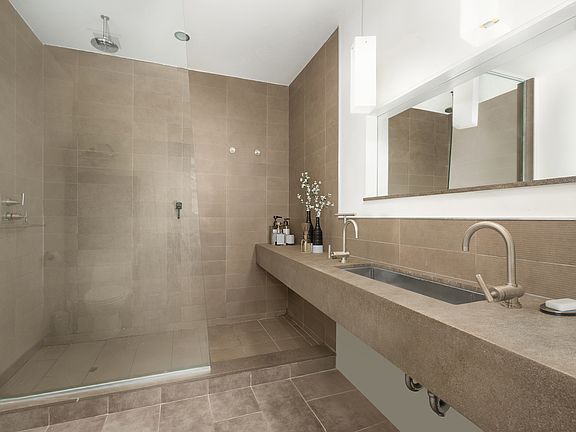 5th image of 55 Berry St APT 1B