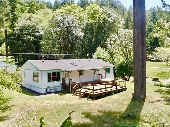 3rd image of 1020 Winchuck River Rd