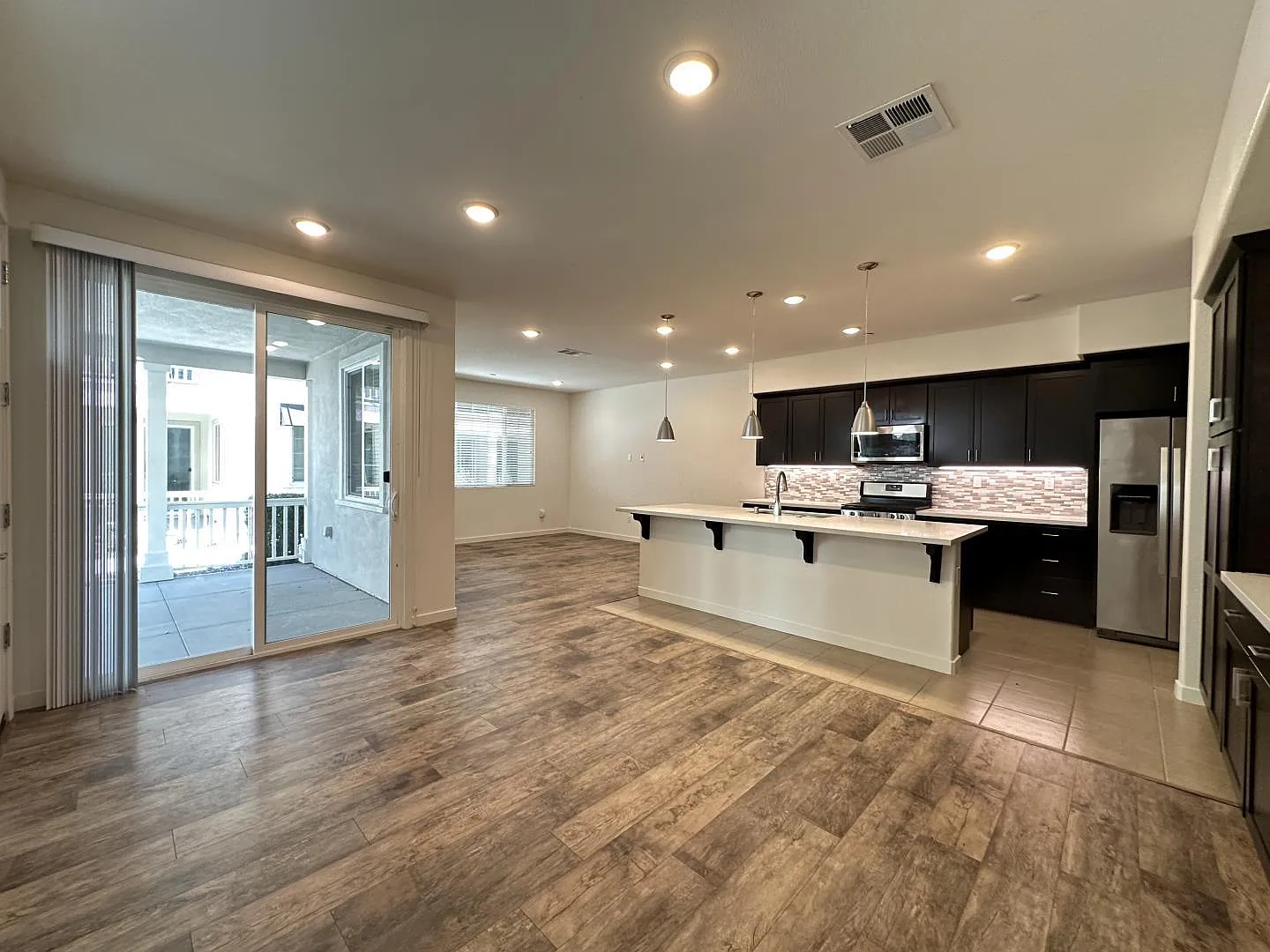 3 bed, 1693 sqft, $4,300 — Photo 3