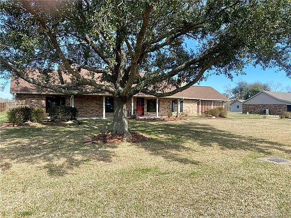 3rd image of 608 N Lake Court Dr