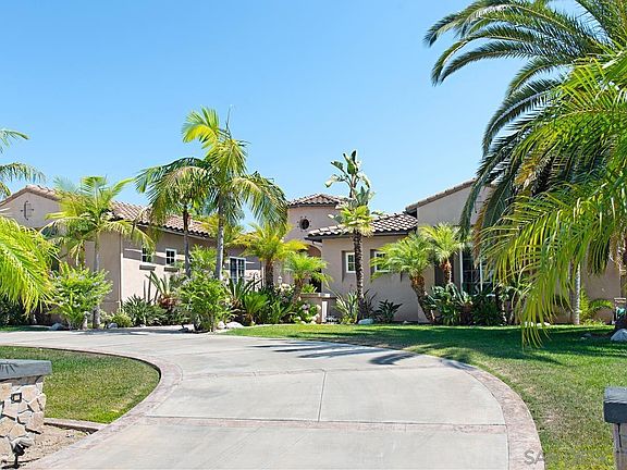 3rd image of 9311 Bernardo Lakes Dr