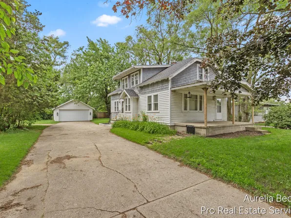 210 44th St SE, Kentwood, MI 49548