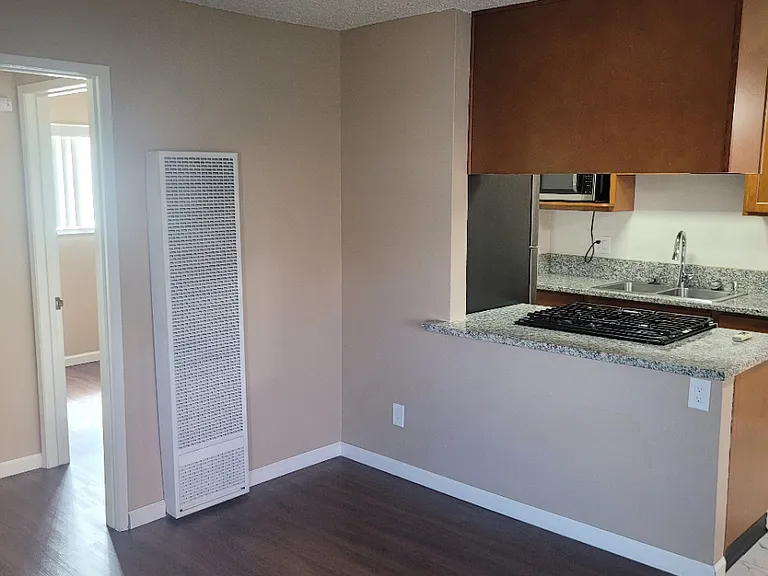 310 W Poplar St #4 — Photo 3