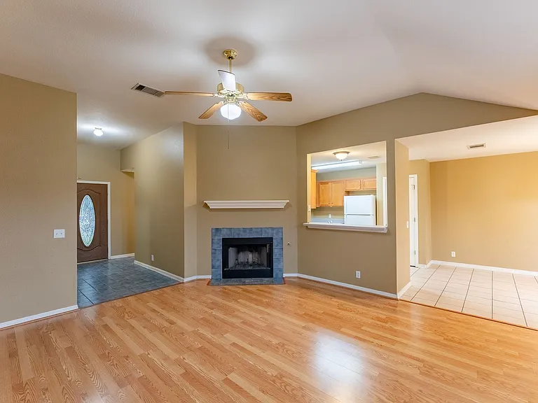 109 Granite Shoals Dr — Photo 5