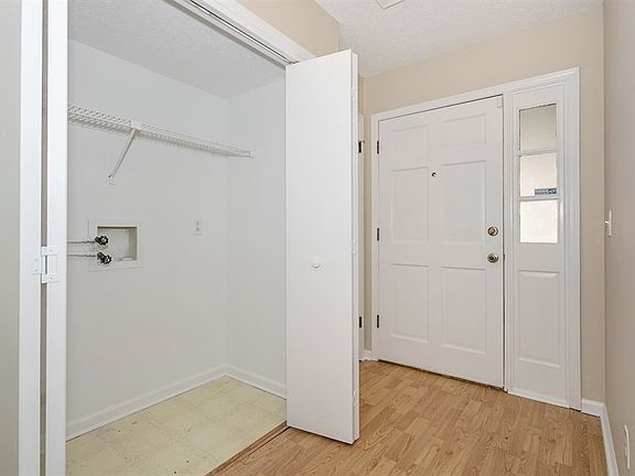 2nd image of 3878 Windridge Ct