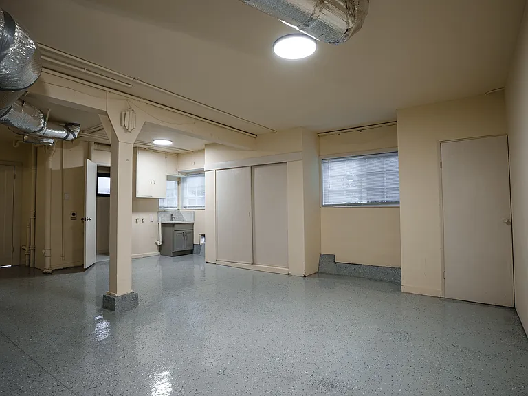 582 Euclid Ave — Photo 16