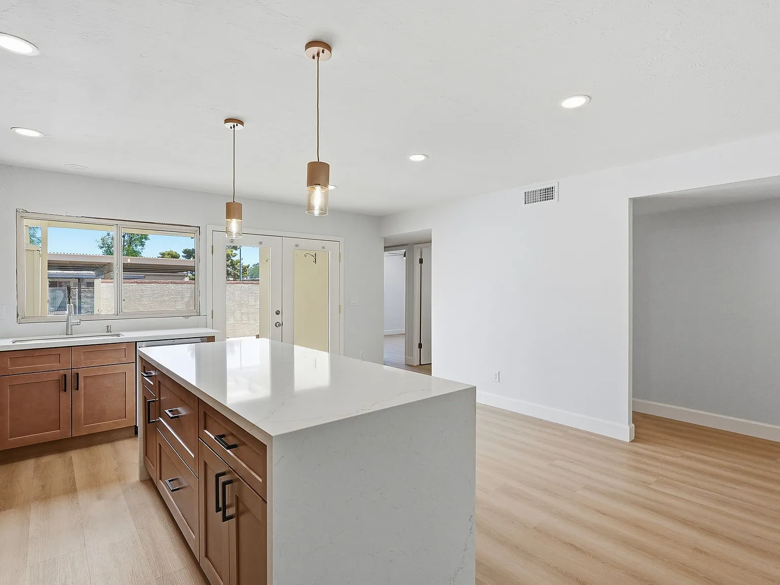 3 bed, 1298 sqft, $3,250 — Photo 4