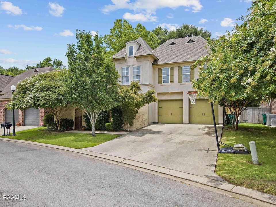 1st image of 302 La Villa Cir