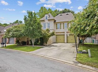 302 La Villa Cir, Youngsville, LA 70592
