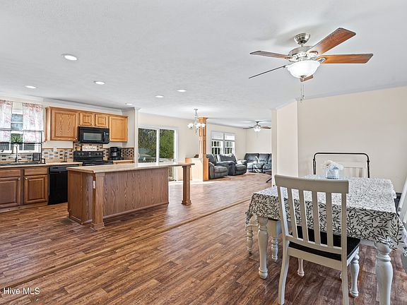 3rd image of 174 Sanders Drive