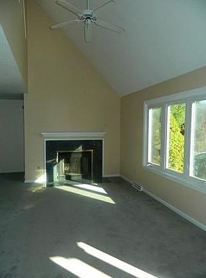 4th image of 176 Smith Ave