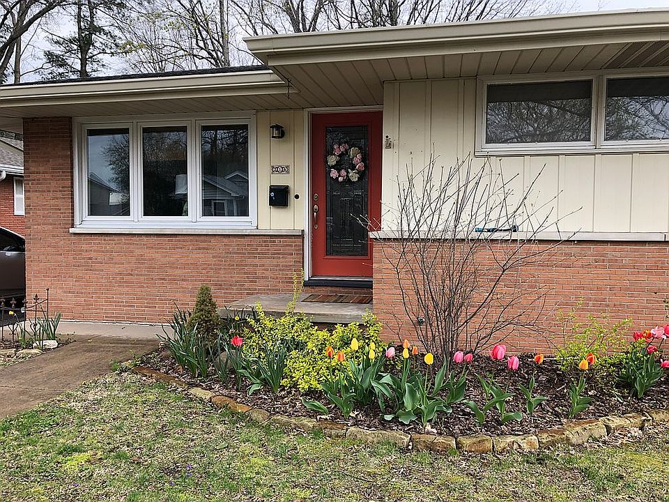 2nd image of 214 Patterson Pl