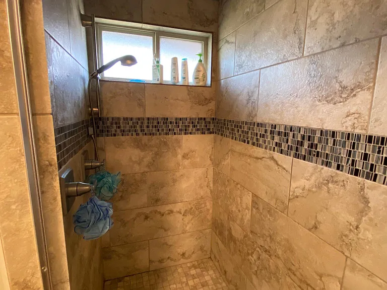 1909 Sunflower Cir — Photo 12