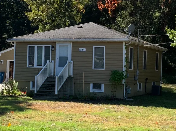 13441 152nd Ave, Grand Haven, MI 49417