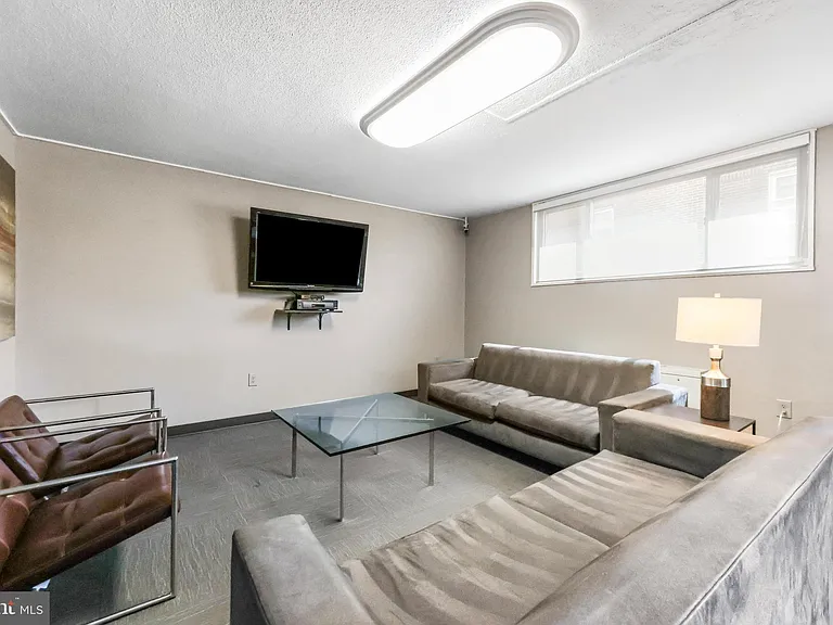 1 E University Pkwy #106 — Photo 32