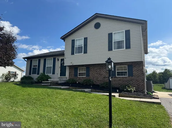 160 Drummer Dr, New Oxford, PA 17350