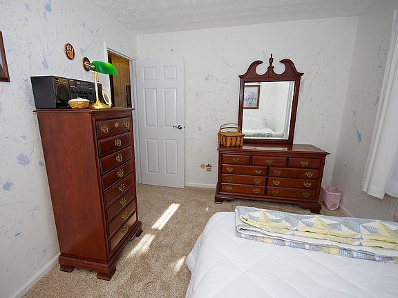 3rd image of 7512 Tinsel Ave