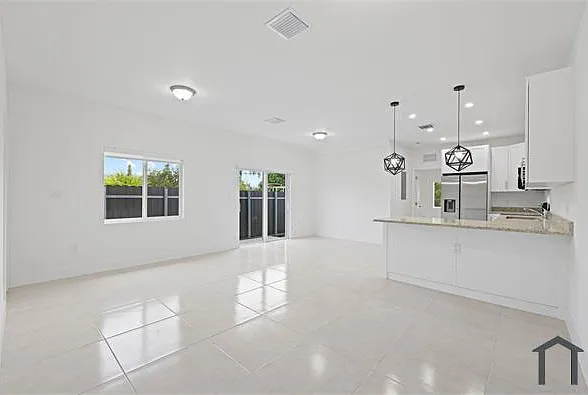 11238 SW 187th St — Photo 3