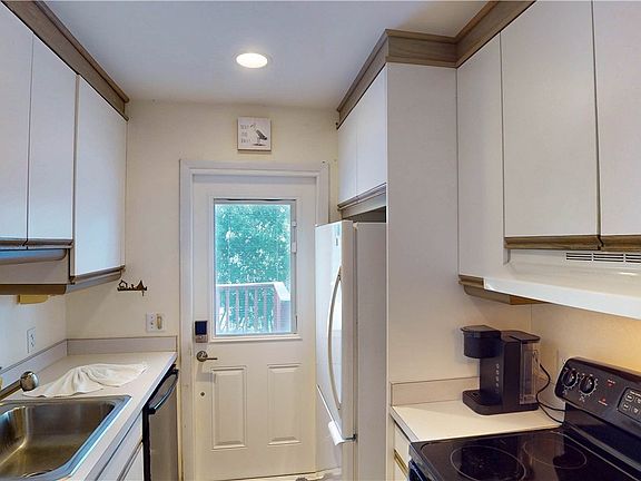 3rd image of 1 Lanier Rd APT 3