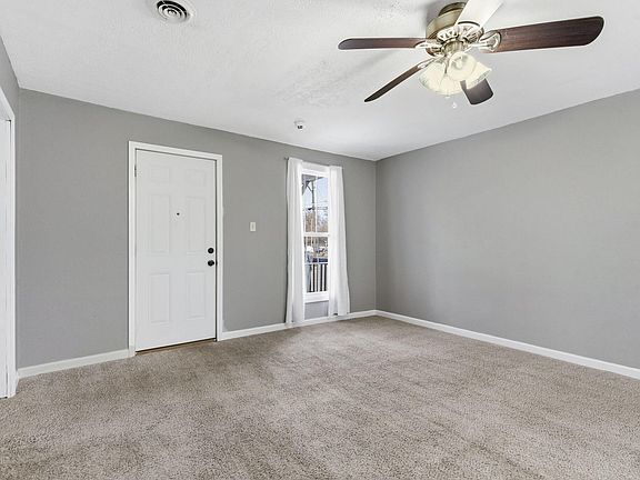 5th image of 636 W Scott Street