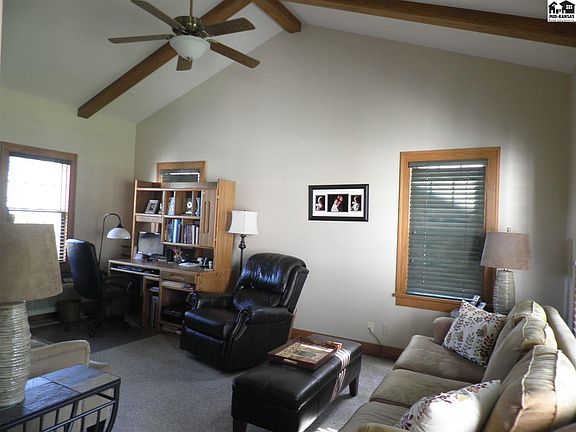 4th image of 302 Crescent Blvd