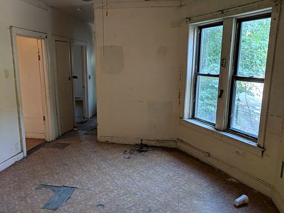 3rd image of 6650 S Maryland Ave
