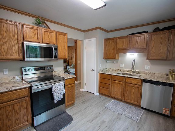 4th image of 2882 Chippewa Trl