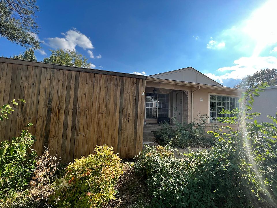 1st image of 8936 Clearwater Dr