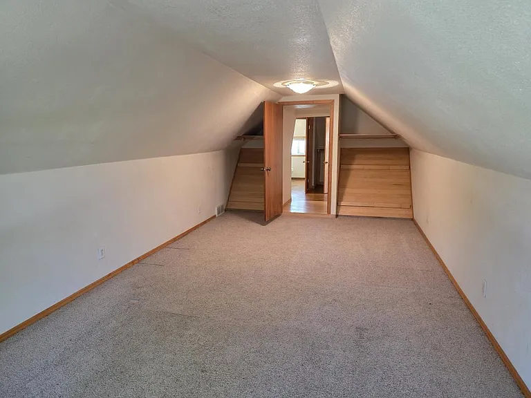 11934 Goodview Ave — Photo 47