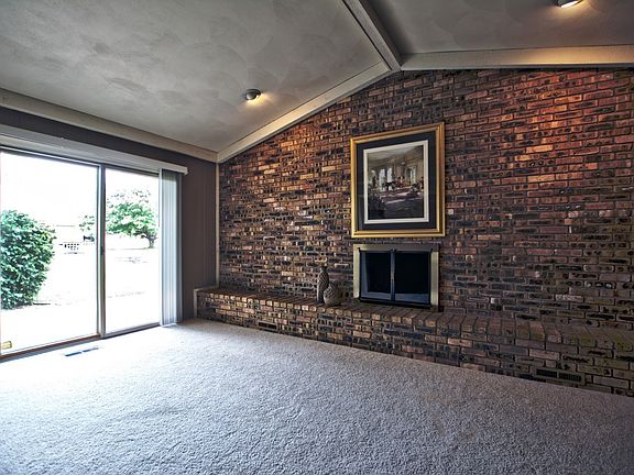 5th image of 22815 Londonderry Ct