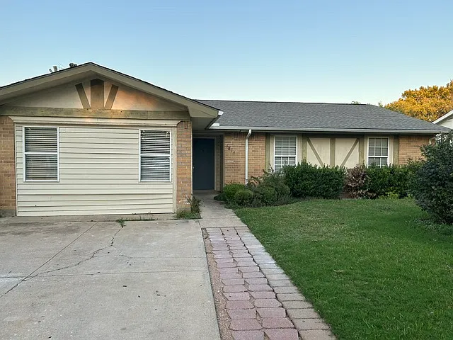 4 bed, 2000 sqft, $1,950 — Photo 1