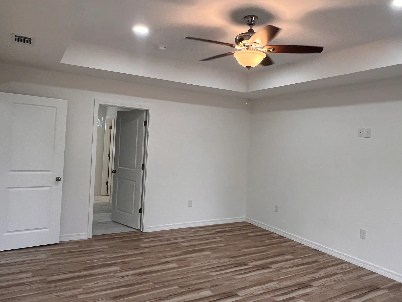 922 Oakwood Lakes Blvd — Photo 4