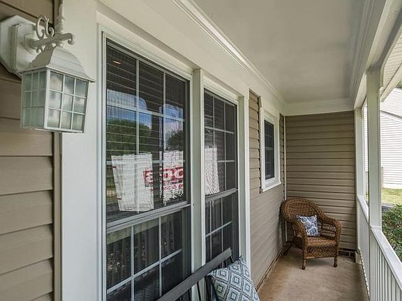 3rd image of 13719 Eastcliff Cir