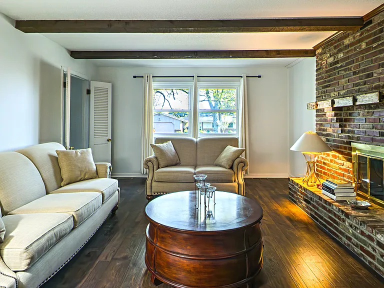 3204 W Twickingham Dr — Photo 3