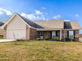 1121 Cherbourg Dr, Maryville, TN 37801
